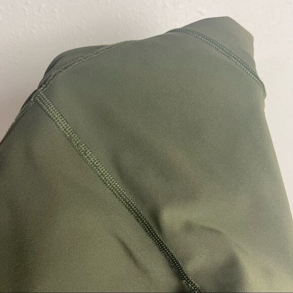 Lululemon Outrun 17" Crop Size 4 - Picture 3 of 7